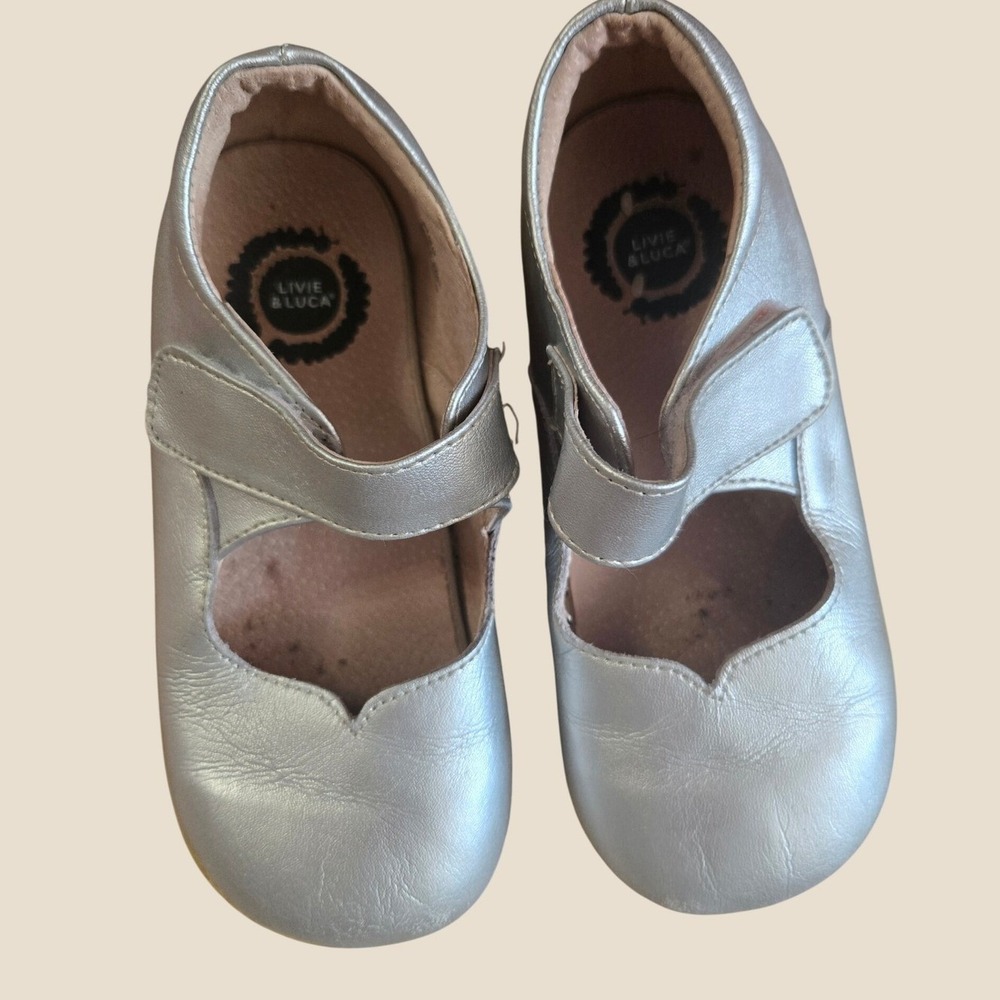 Livie & Luca Silver Metallic Leather Mary Jane Shoes Scalloped Heart Size 13